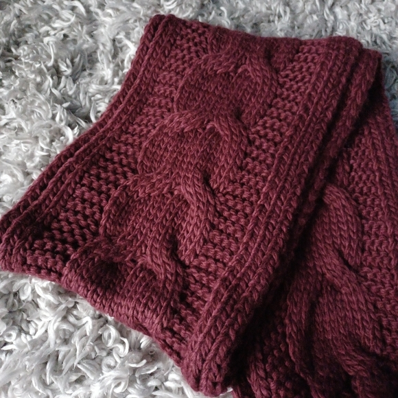 Reitman's Pom Pom Scarf - Picture 5 of 7